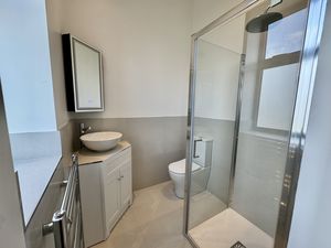 Master En-Suite- click for photo gallery